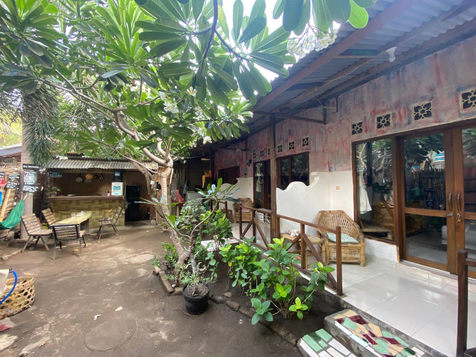 Bintang Guesthouse Gili Trawangan Exterior foto